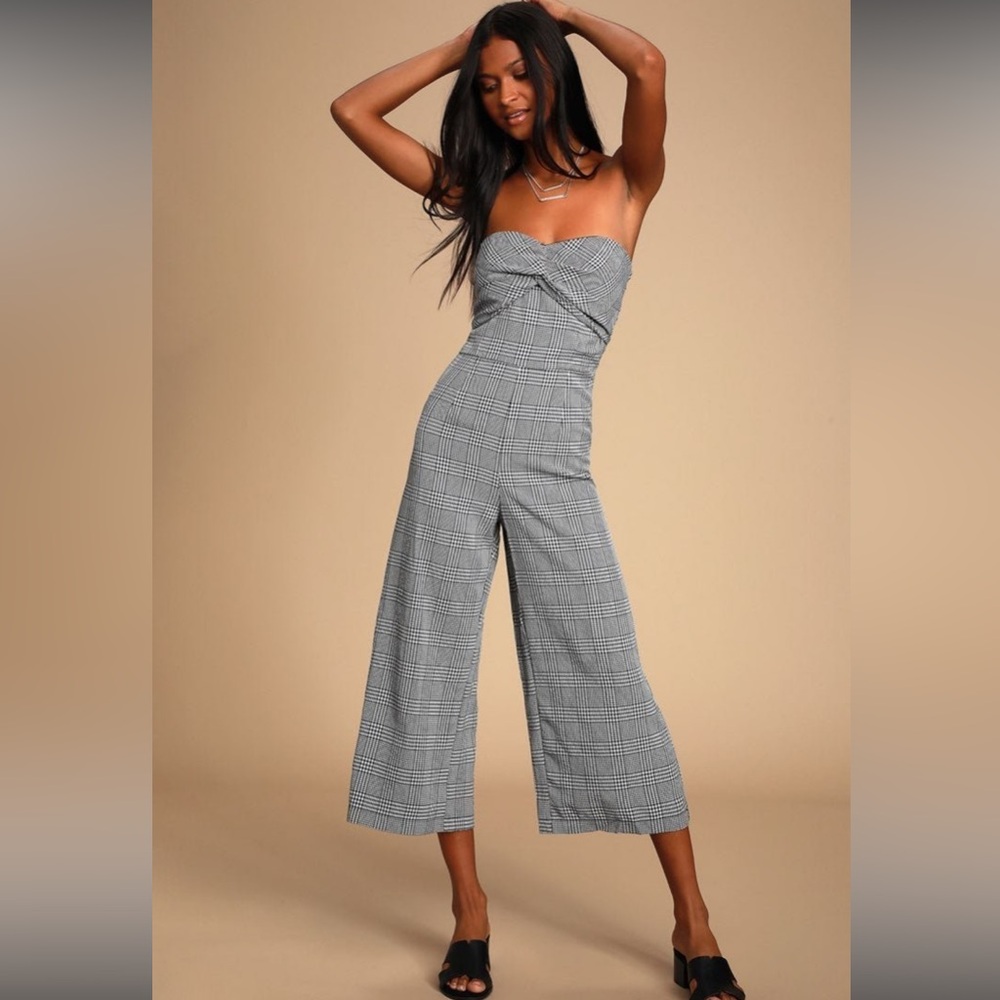 NWT Lulu’s Black Gingham Twist-Front Culotte Jumpsuit